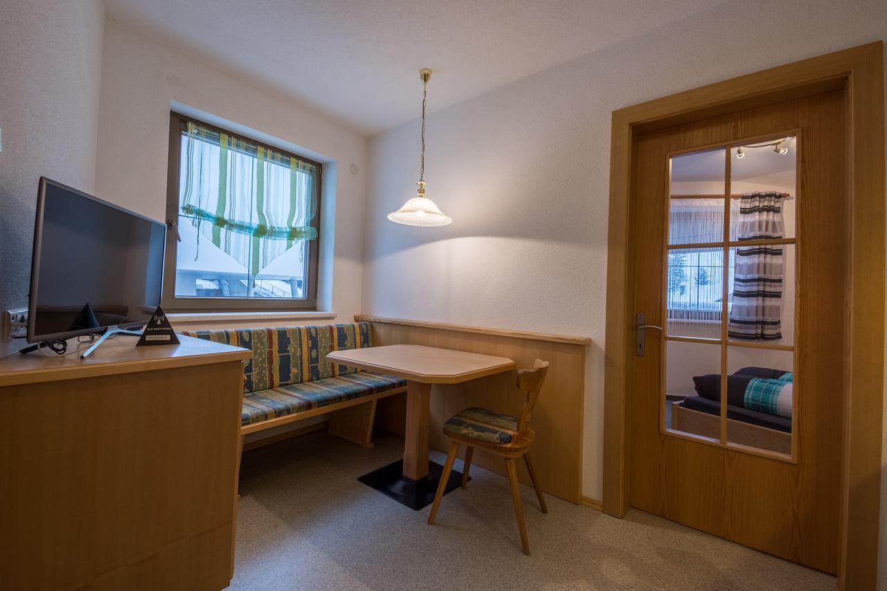 Hotel Haus Dorfschmied Flirsch Zewnętrze zdjęcie